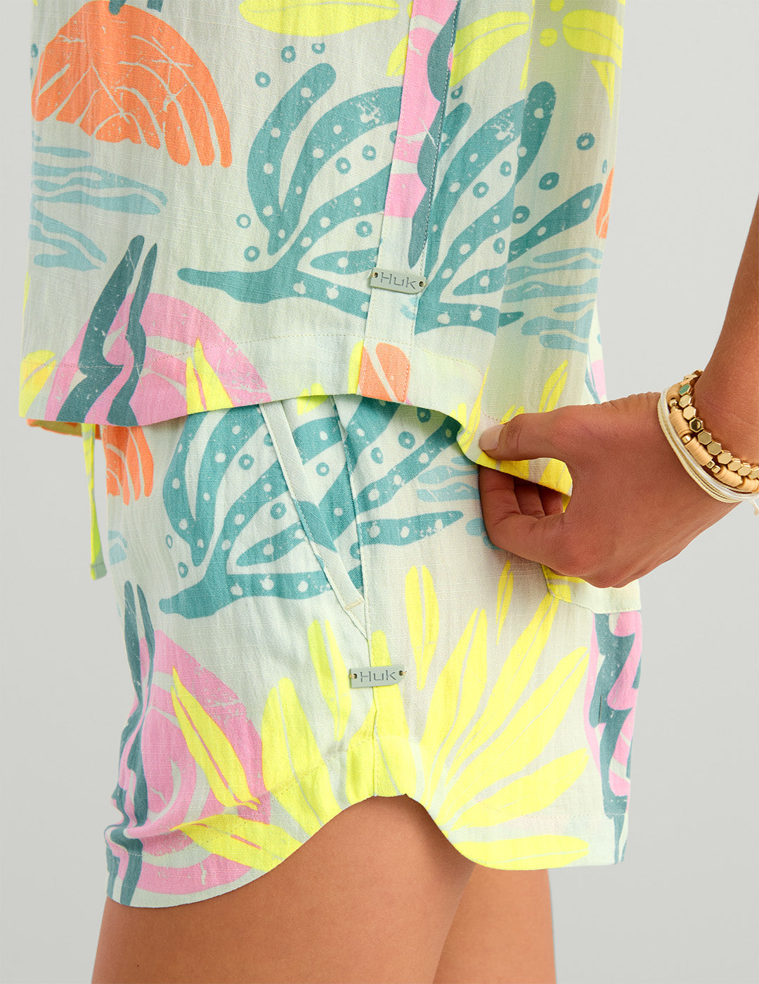 Huk Women Breezeway Camp Shirt - Pale Algae Beach Vibes